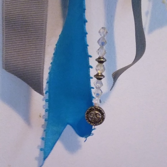 Whimsical ribbon wall decor made w Swarovski crystals - Picture 4 of 8